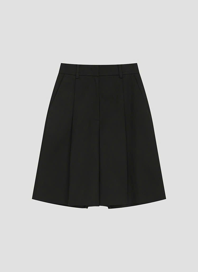 Quần short dài may xếp ly 1 ly, cạp thường, có đỉa, 3 màu