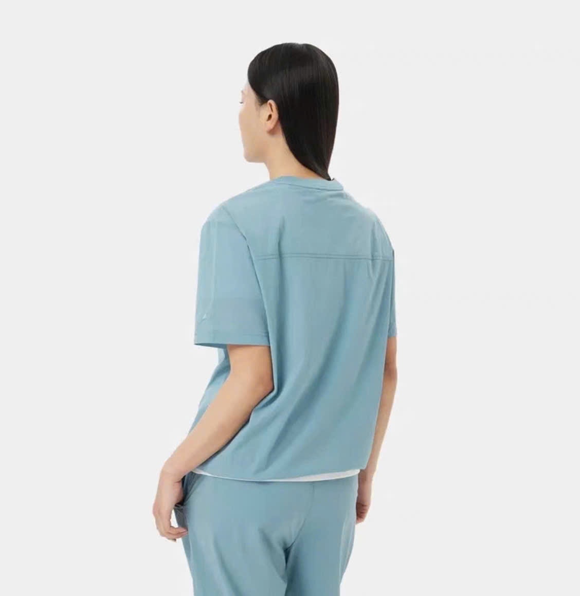 Áo phông cổ tròn, ngắn tay, nắp túi nhỏ, 2 màu