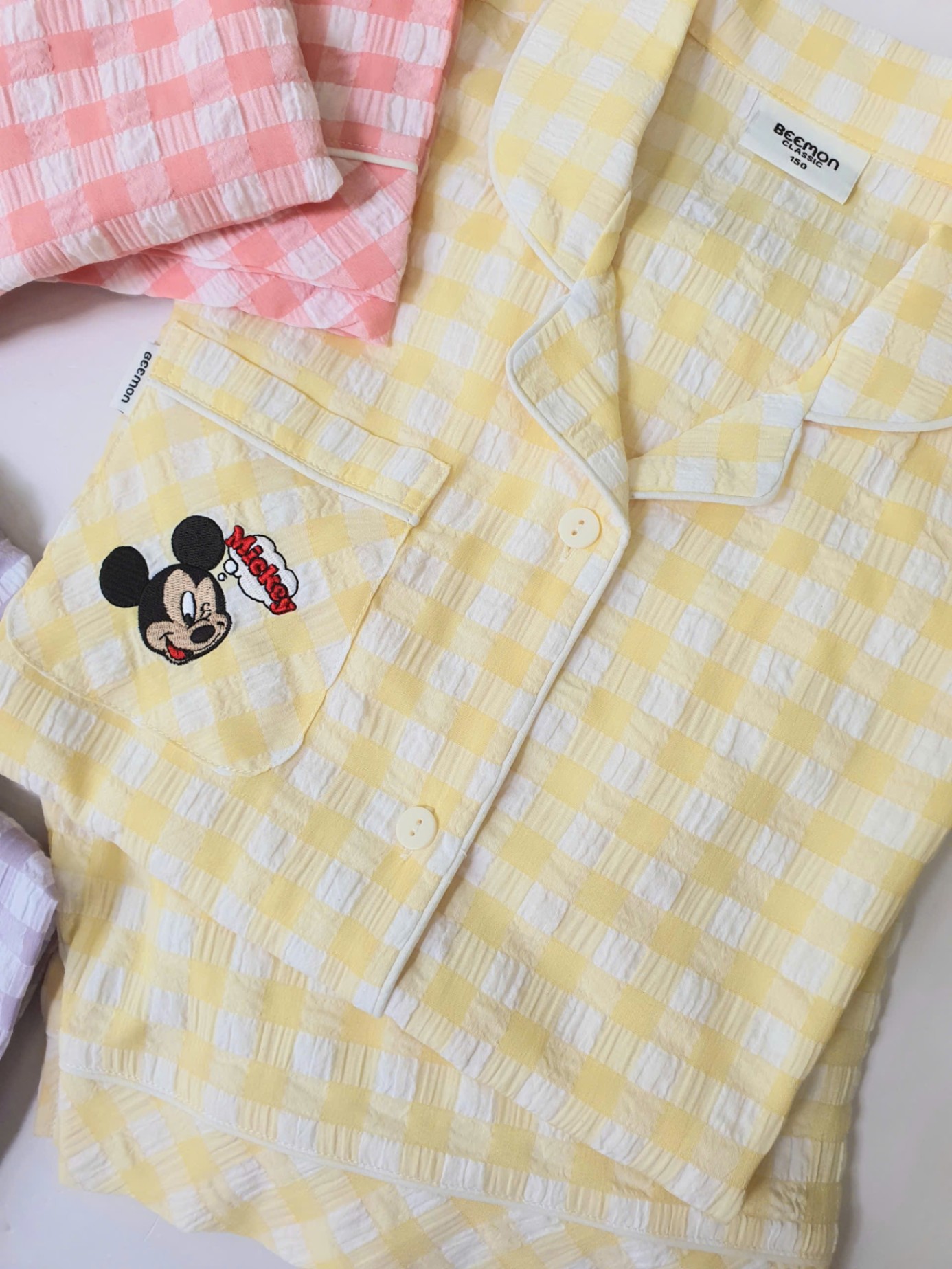 Bộ mặc nhà cho bé, kẻ caro. túi ngực, in hình con Mickeyc