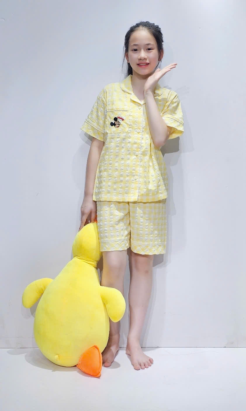 Bộ mặc nhà cho bé, kẻ caro. túi ngực, in hình con Mickeyc