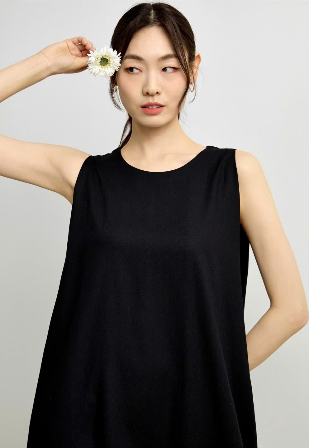 Váy liền dáng suông, có túi, cổ tròn, ba lỗ 4 màu