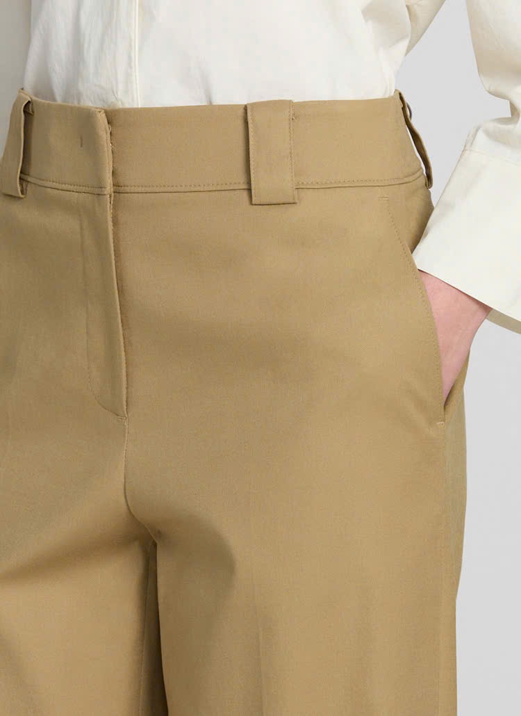 Quần suông chất kaki co giãn, 2 túi chéo thật,đỉa may to bản, sau nắp túi hộp đính cúc, 3 màu