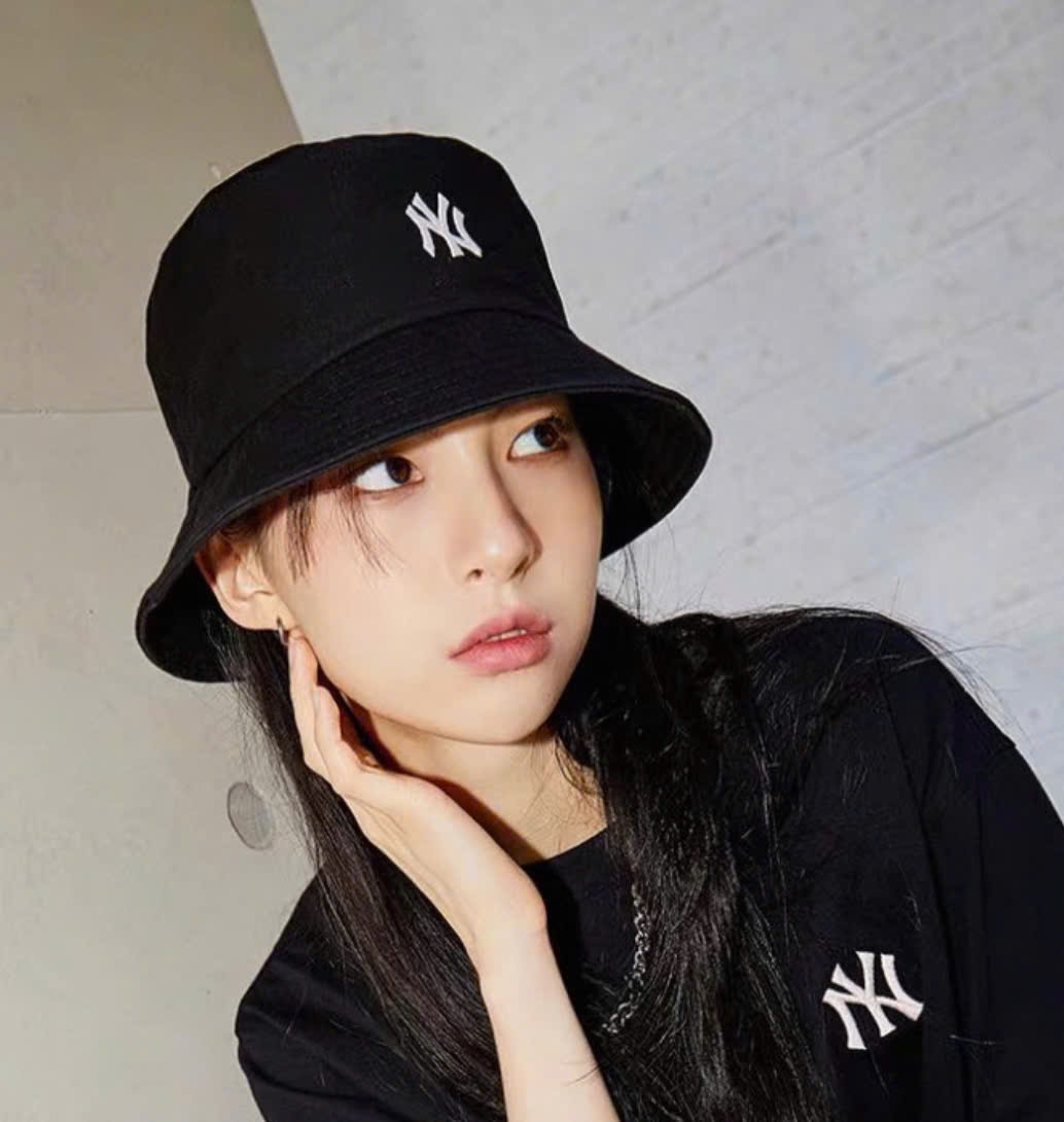 Mũ chữ NY nhỏ trước mũ, màu đen