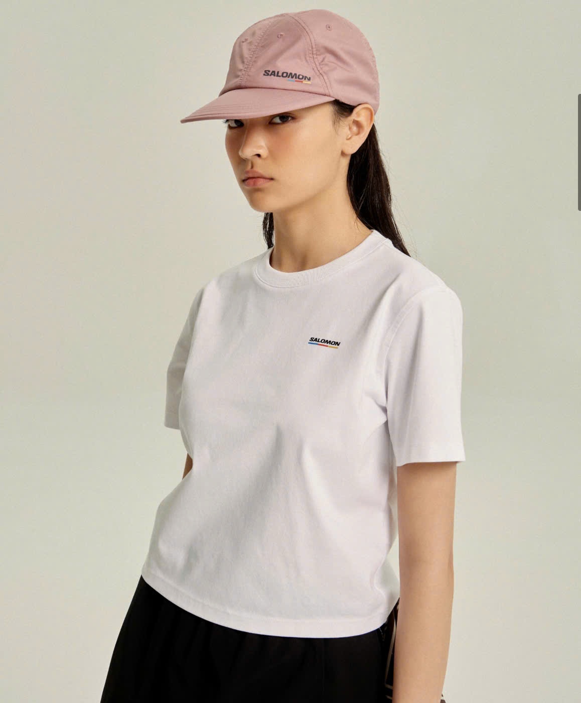 Áo phông croptop nhẹ, cổ tròn,ngắn tay, logo chữ nhỏ ở ngực, 2 màu