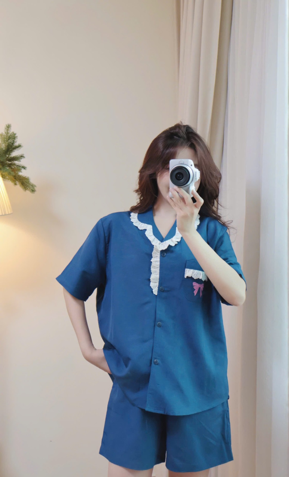 Bộ mặc nhà pijama , áo cổ bẻ, viền cổ trắng, quần short, màu xanh