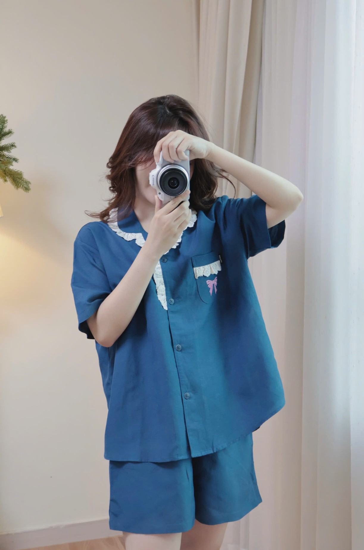 Bộ mặc nhà pijama , áo cổ bẻ, viền cổ trắng, quần short, màu xanh