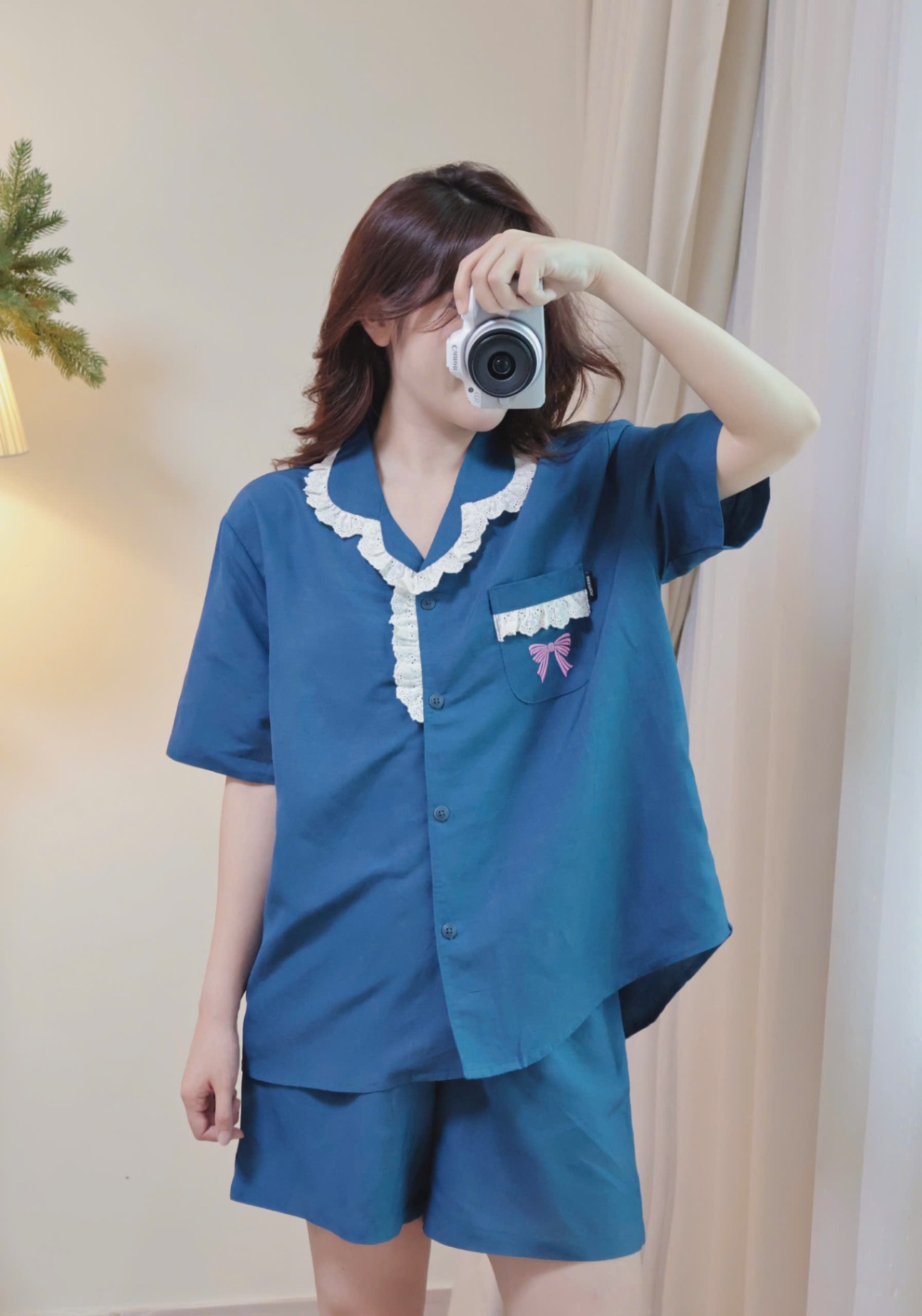 Bộ mặc nhà pijama , áo cổ bẻ, viền cổ trắng, quần short, màu xanh