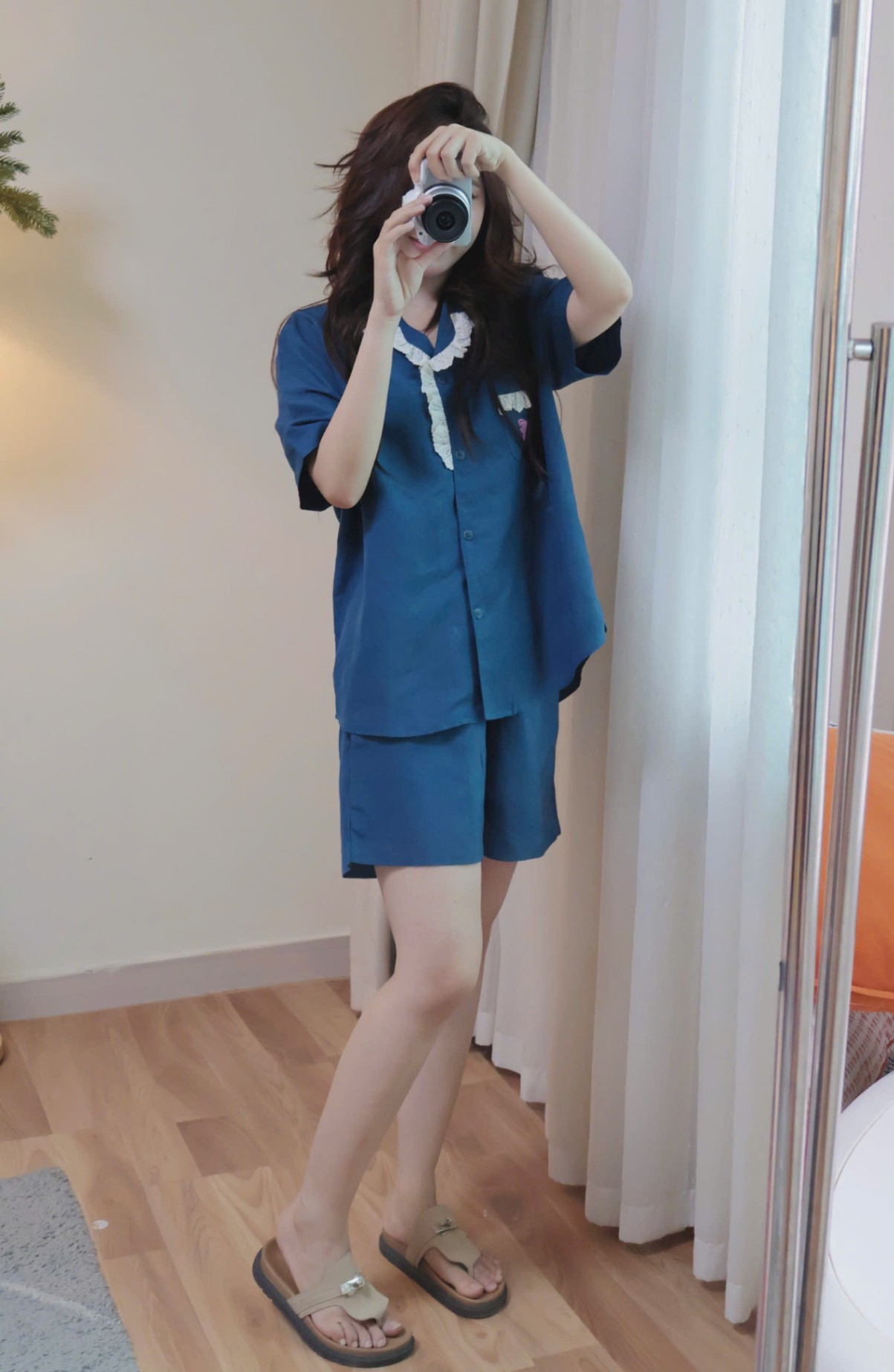 Bộ mặc nhà pijama , áo cổ bẻ, viền cổ trắng, quần short, màu xanh