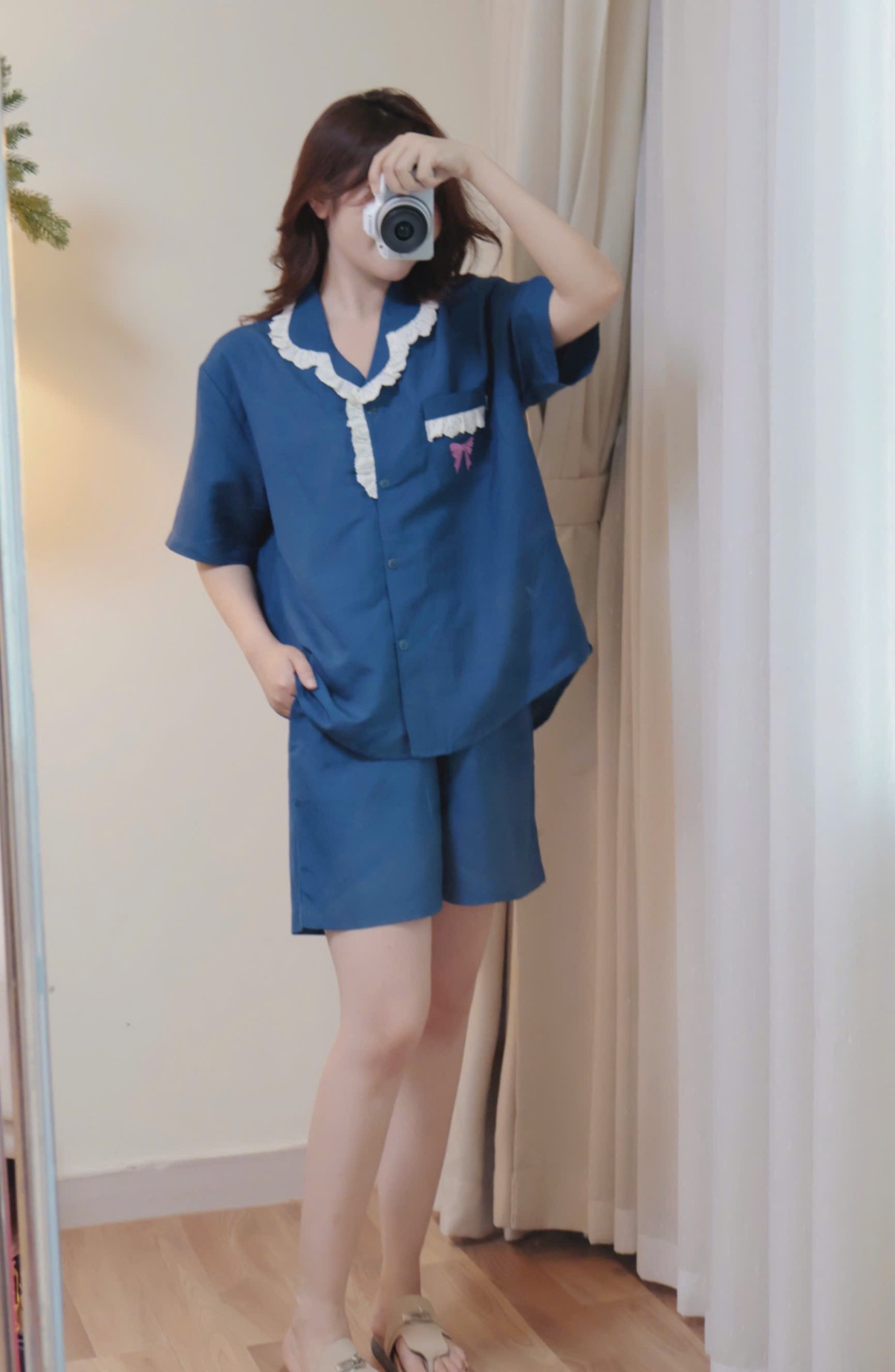 Bộ mặc nhà pijama , áo cổ bẻ, viền cổ trắng, quần short, màu xanh