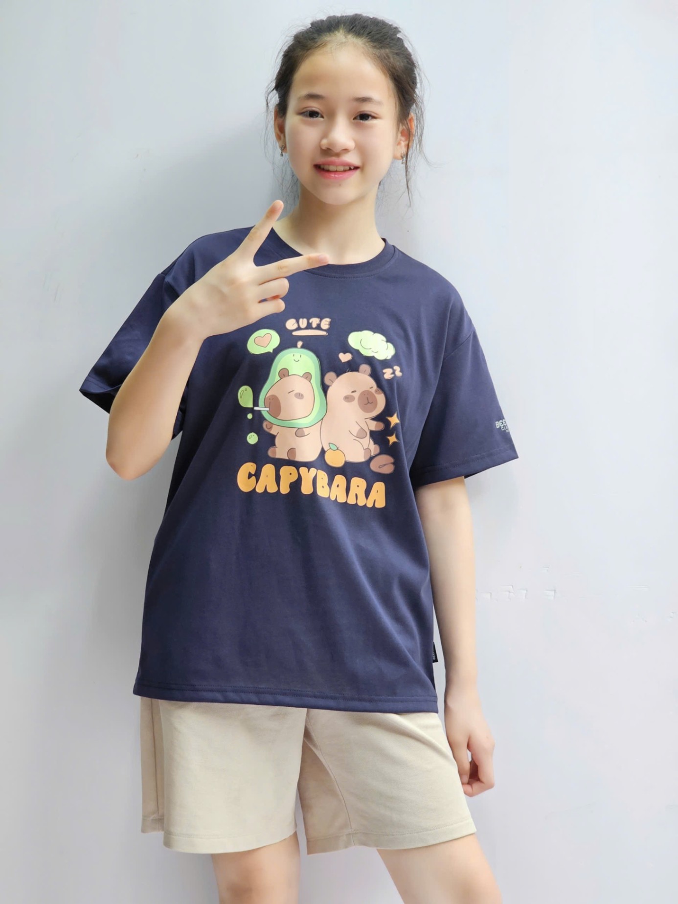 Áo phông trẻ em, cổ tròn, ngắn tay, hình 2 Capybara trước ngực, 4 màu