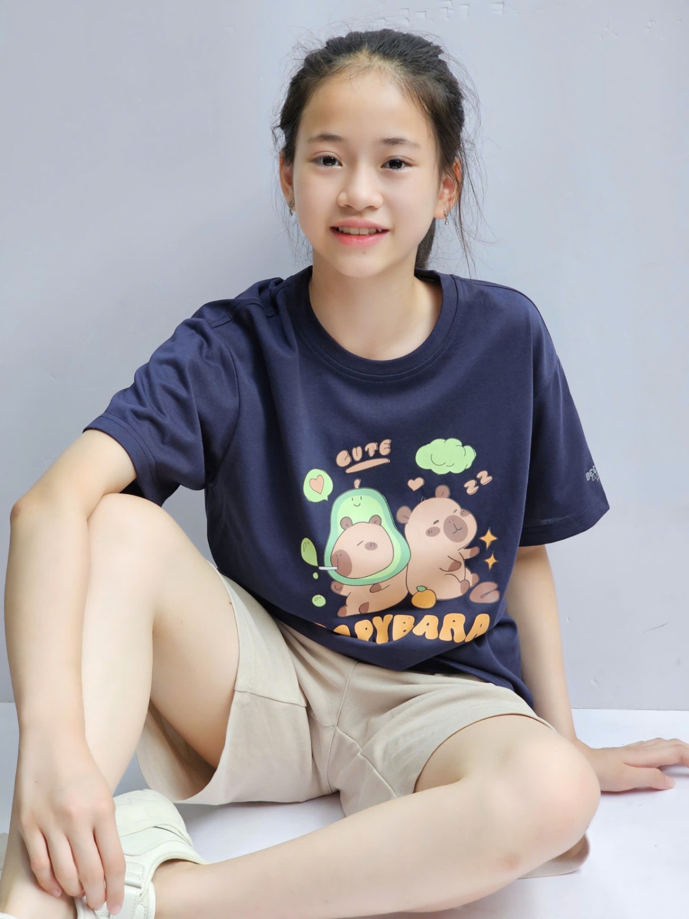 Áo phông trẻ em, cổ tròn, ngắn tay, hình 2 Capybara trước ngực, 4 màu