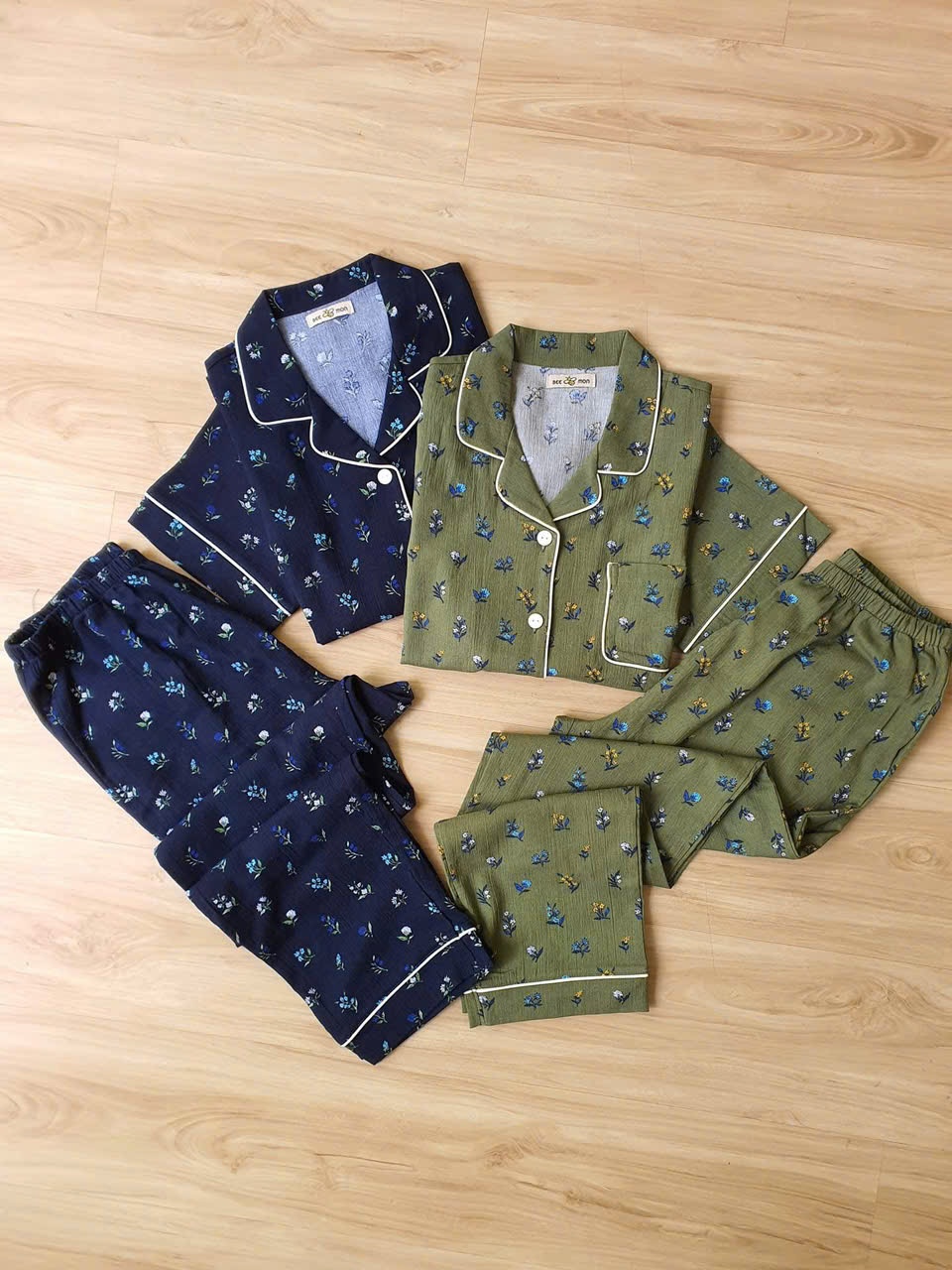 Bộ mặc nhà Beemon người lớn, áo cổ pijama, ngắn tay, quần dài, họa tiết hoa nhí,