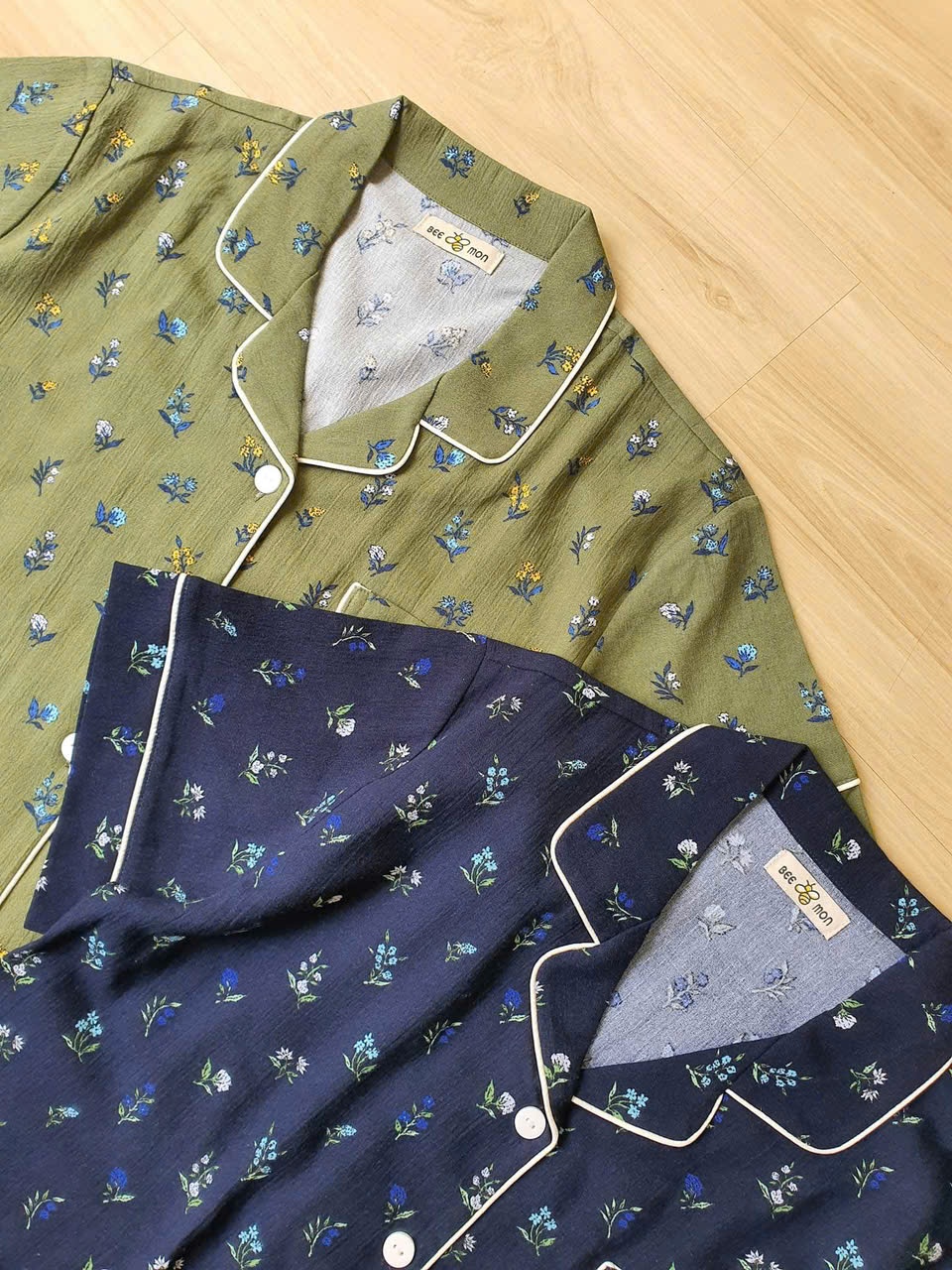 Bộ mặc nhà Beemon người lớn, áo cổ pijama, ngắn tay, quần dài, họa tiết hoa nhí,