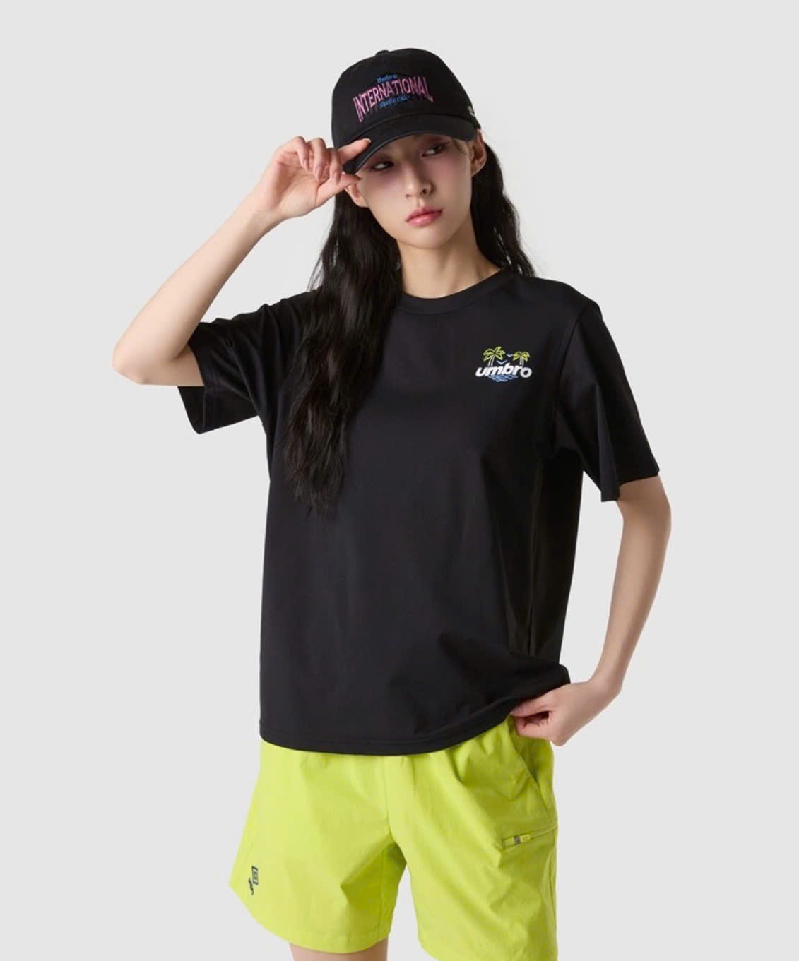Áo phông cổ tròn, ngắn tay, 2 cây dừa nhỏ trước ngực, sau lưng cây dừa lớn chữ Tropical ,2 màu