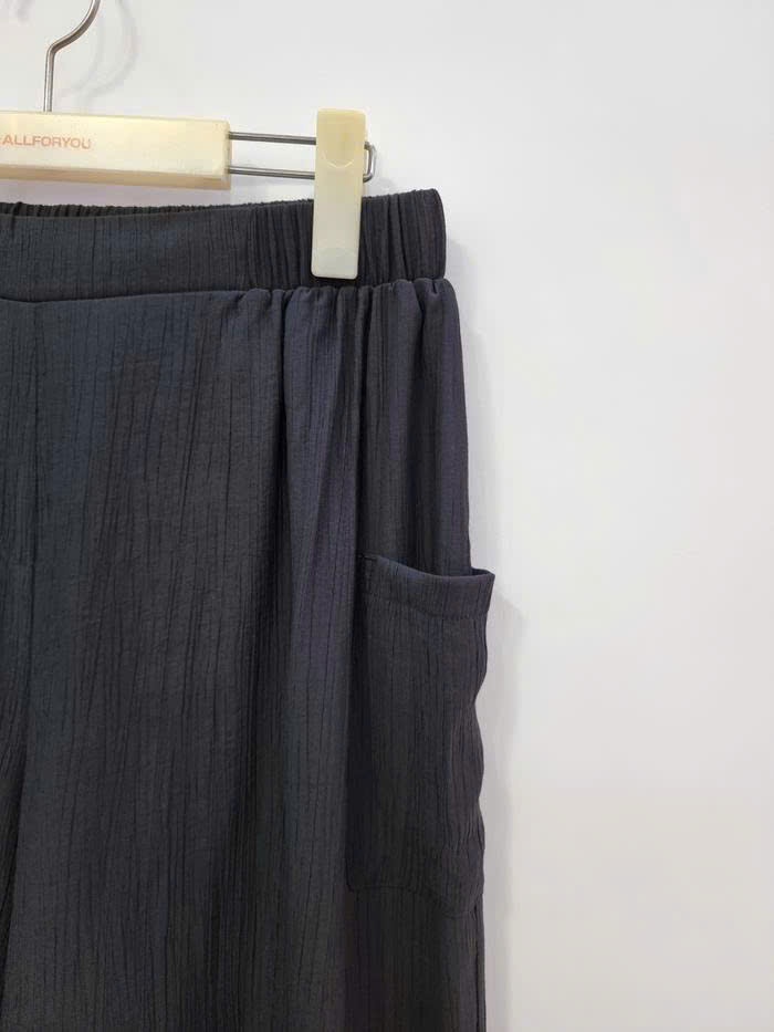 Quần suông lửng short chất pha rayon, cạp chun, 2 túi hộp hông, 2 màu