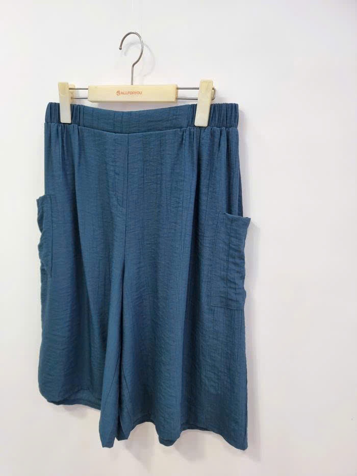Quần suông lửng short chất pha rayon, cạp chun, 2 túi hộp hông, 2 màu