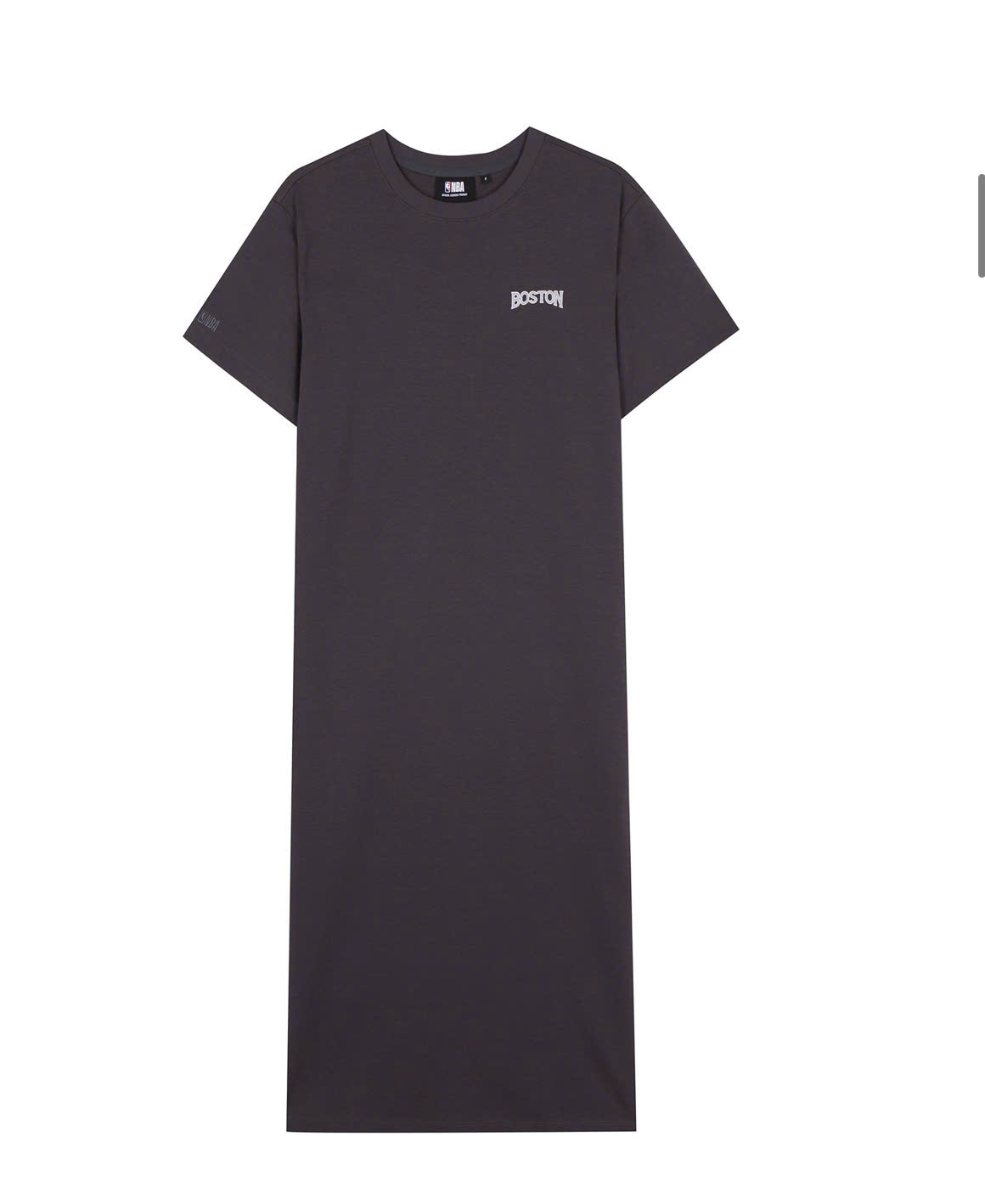 Váy liền phông oversize cổ tròn, ngắn tay, xẻ cao dưới gấu, chữ Boston nhỏ trước ngực, sau chữ to, 2 màu