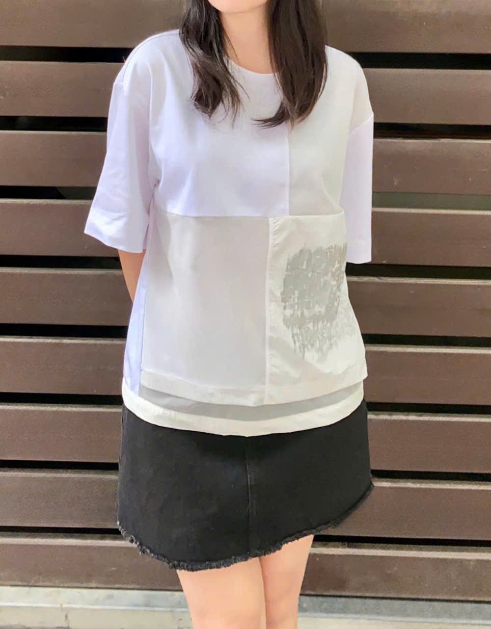 Áo phông cổ tròn, ngắn tay, thân trước 2 lớp, phối lưới, in hình, tay áo xẻ trong, 3 màu