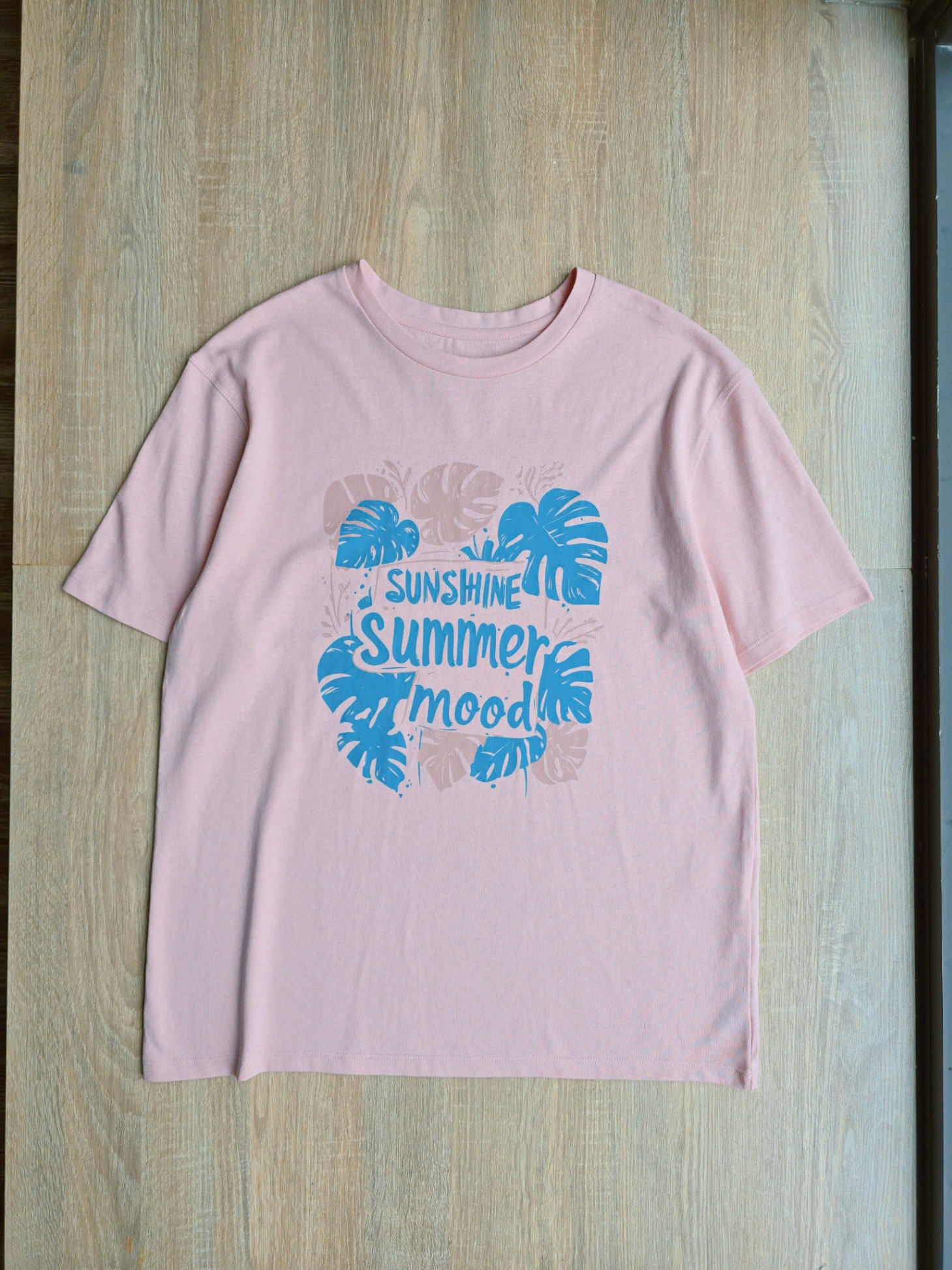 Áo phông cổ tròn,ngắn tay, hoa tiết lá cây, chữ sunshine summer mood trước ngực, 3 màu