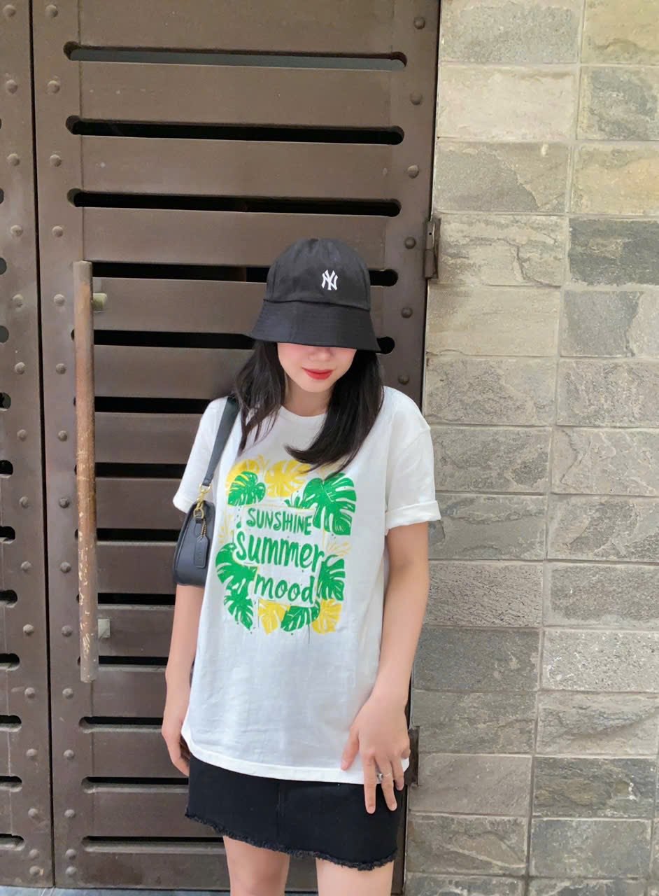 Áo phông cổ tròn,ngắn tay, hoa tiết lá cây, chữ sunshine summer mood trước ngực, 3 màu