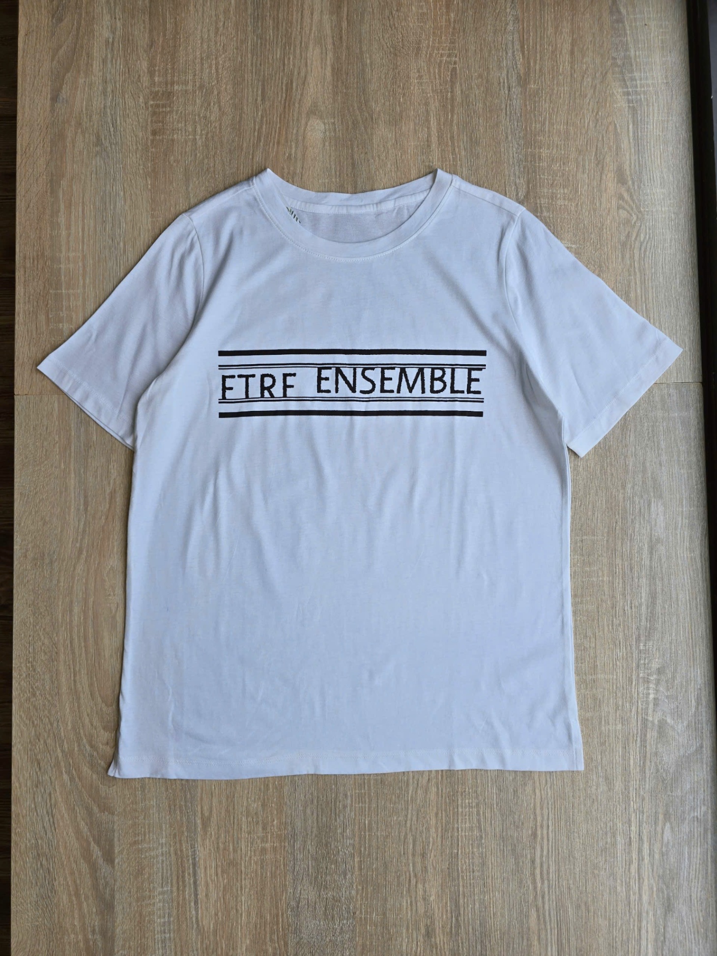 Áo phông cổ tròn, ngắn tay, sọc ngang đen ngang,chữ FTRF ENSEMBLE