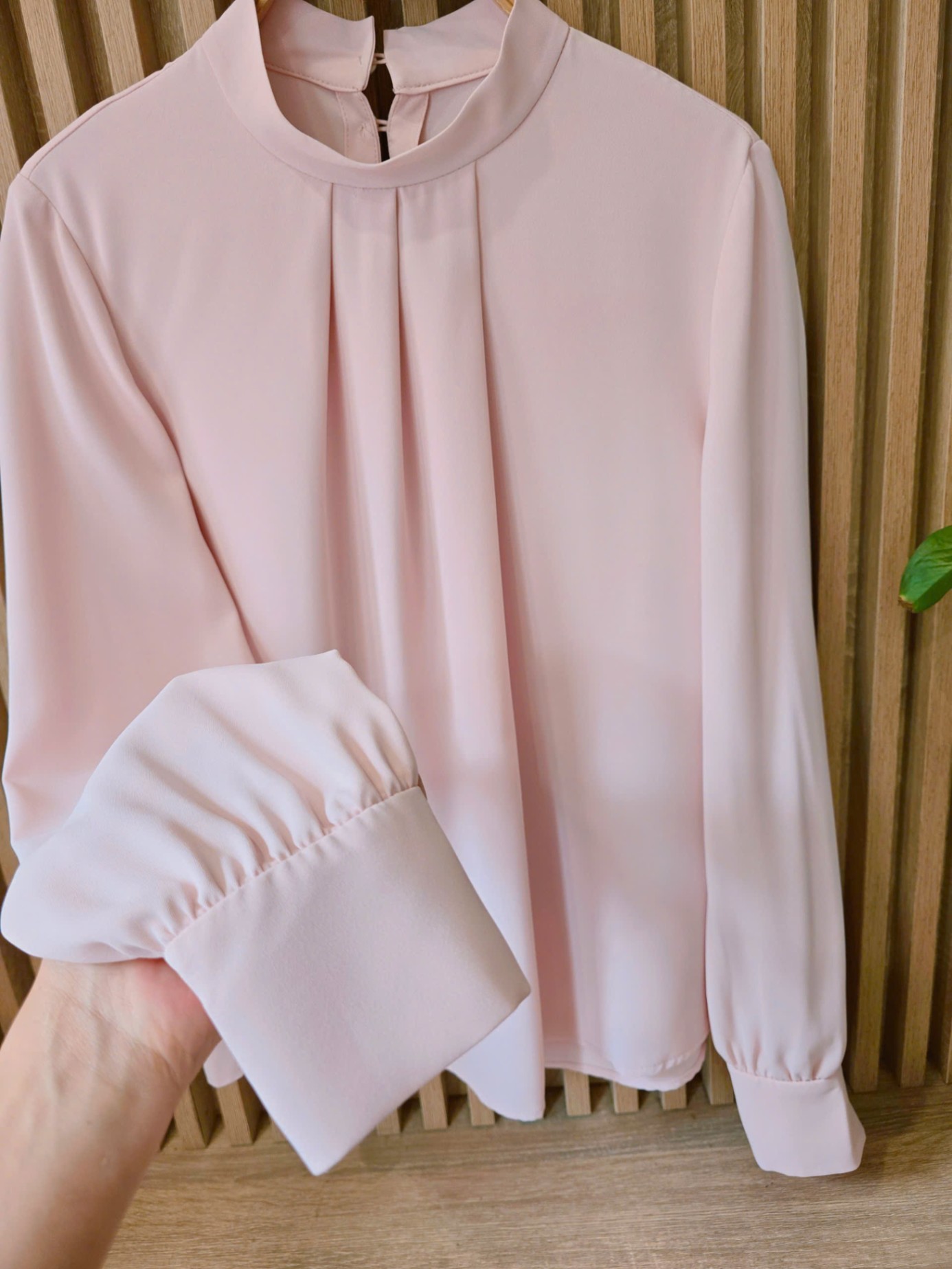 Áo sơ mi dài tay, cổ tròn