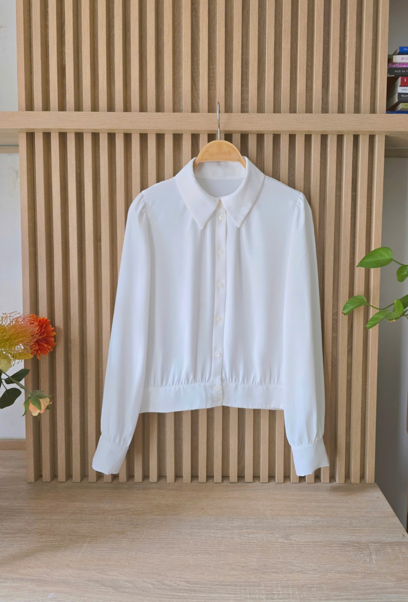 Áo sơ mi dài tay, cài cúc, cổ đức