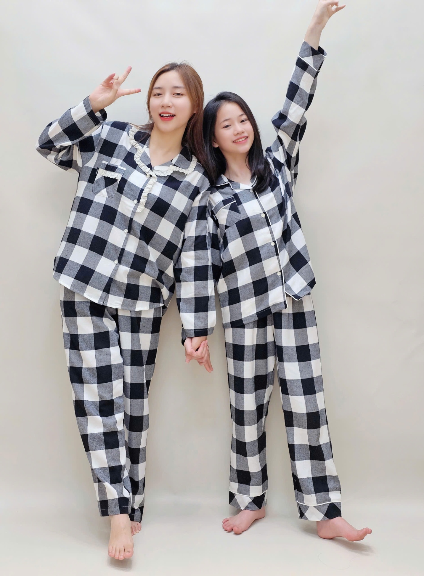 Bộ pijama dài cho bé, họa tiết kẻ đen trắng