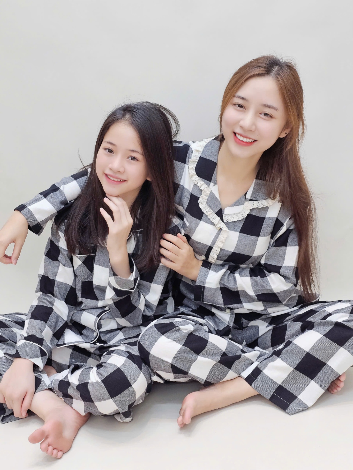 Bộ pijama dài cho bé, họa tiết kẻ đen trắng