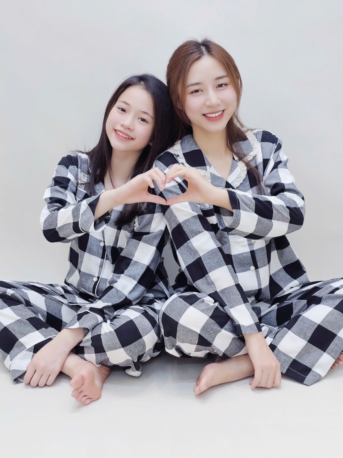 Bộ pijama dài cho bé, họa tiết kẻ đen trắng