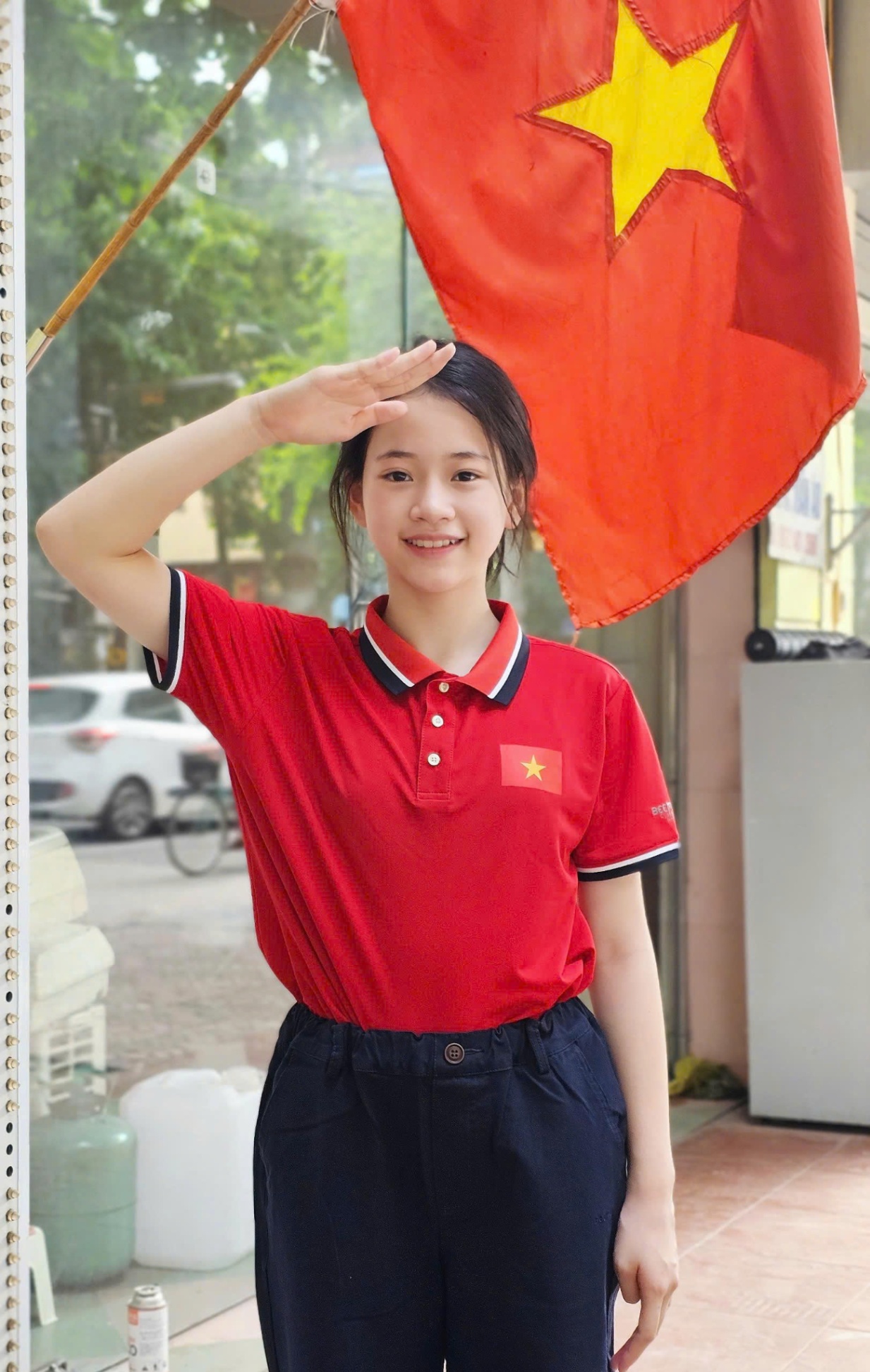 Áo phông polo Beemon cho BT, BG, hình cờ Tổ Quốc trước ngực