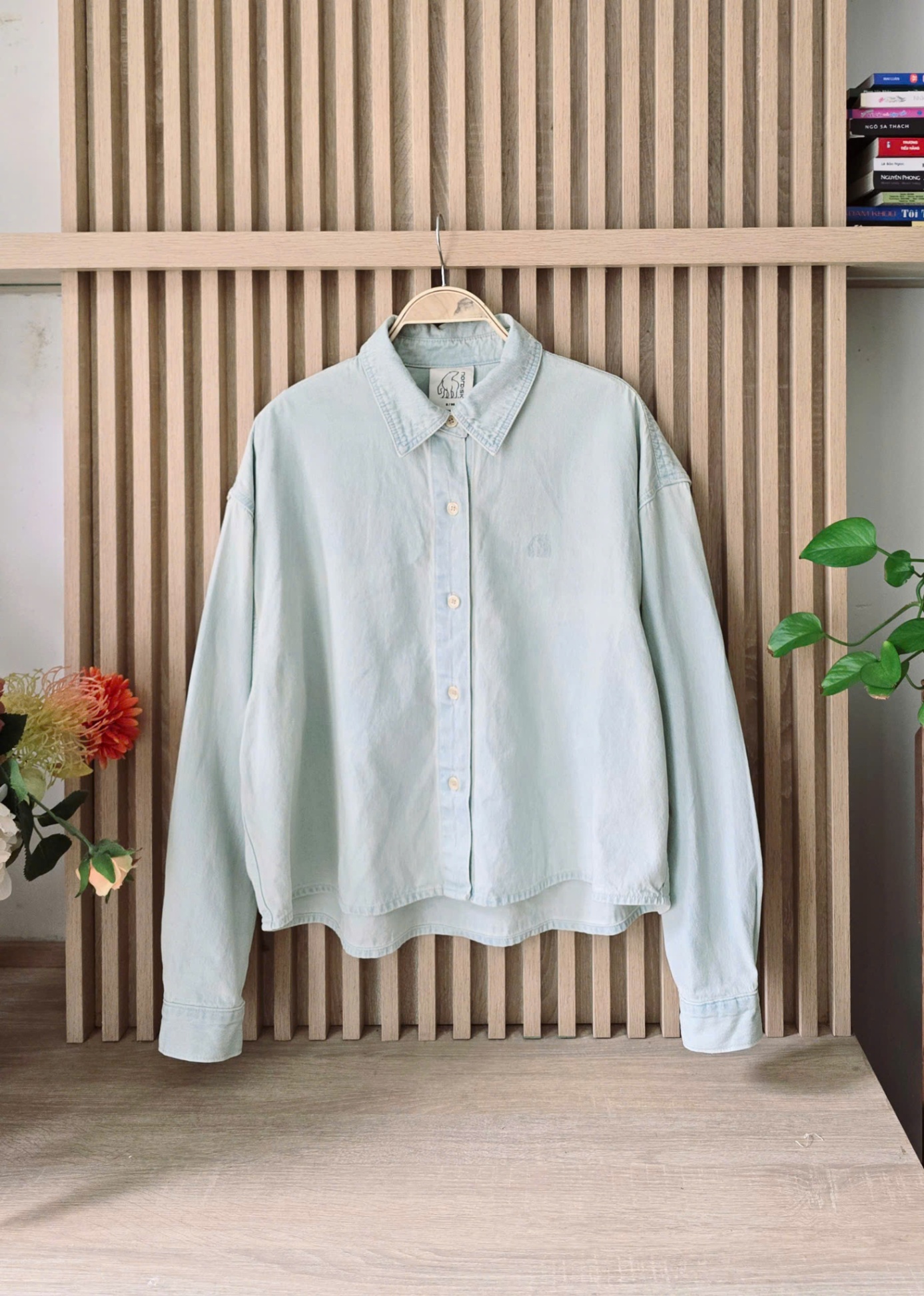 Sơ mi cotton jean crop, cổ đức, phom rộng ngang
