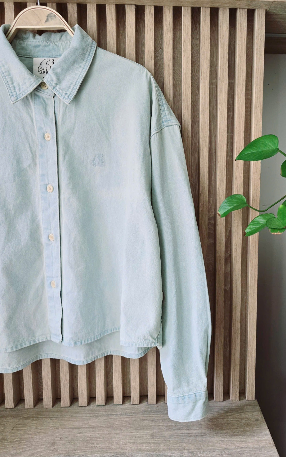 Sơ mi cotton jean crop, cổ đức, phom rộng ngang