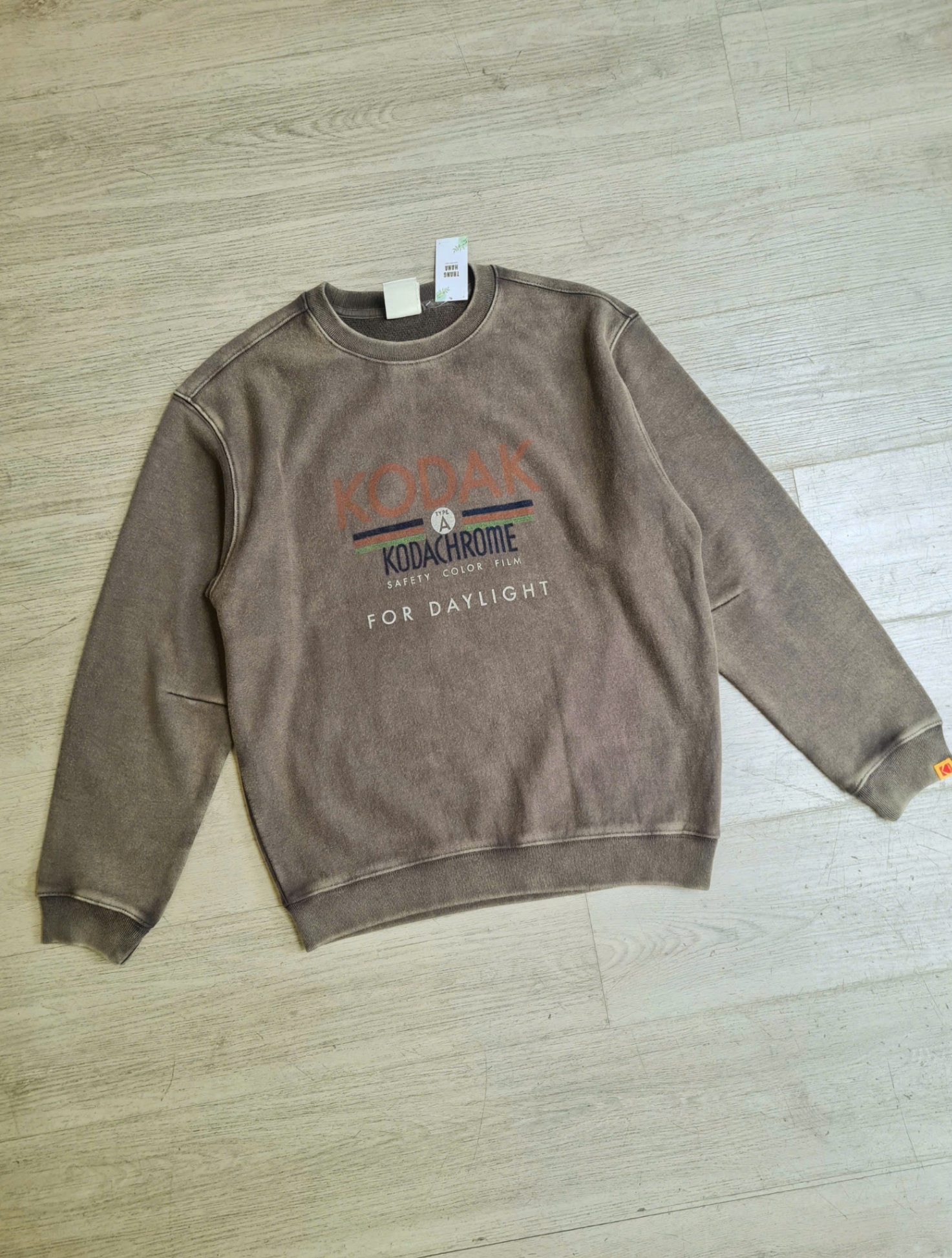 Áo nỉ oversize, cổ tròn, chữ trước ngực