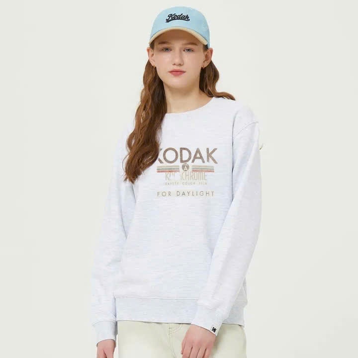 Áo nỉ oversize, cổ tròn, chữ trước ngực