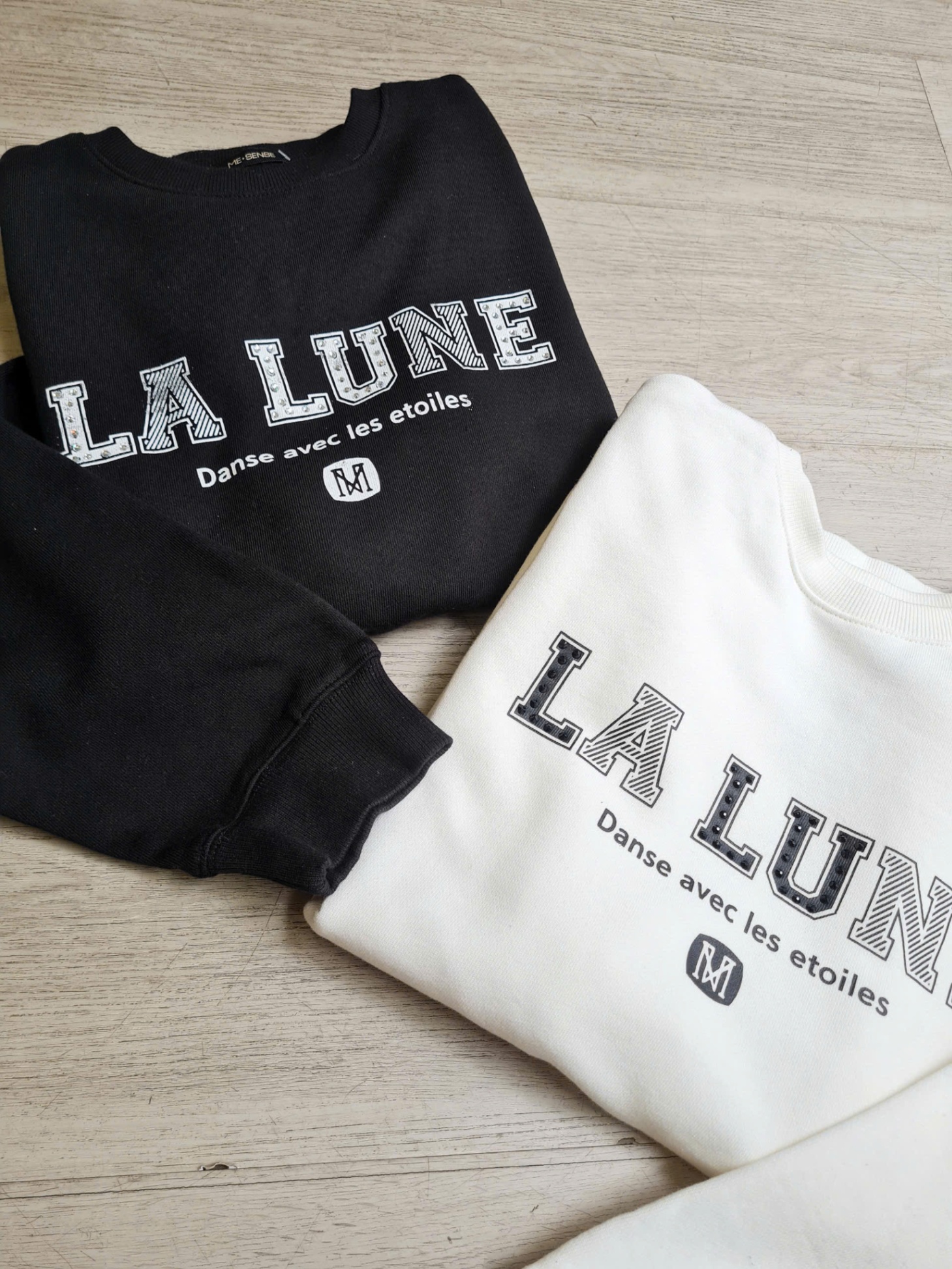 Áo nỉ da cá, dáng oversize, chữ LA LUNE