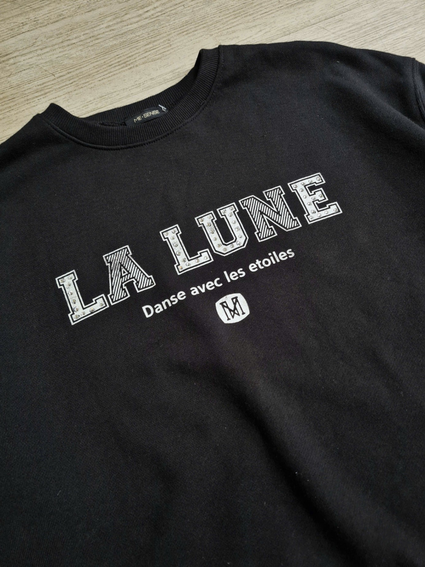 Áo nỉ da cá, dáng oversize, chữ LA LUNE