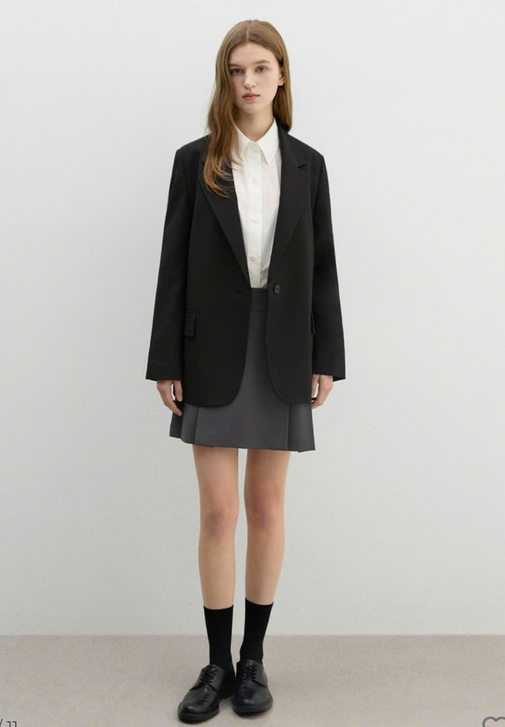 Blazer oversize 1 cúc, hạ vai, thân sau may chắp vạt
