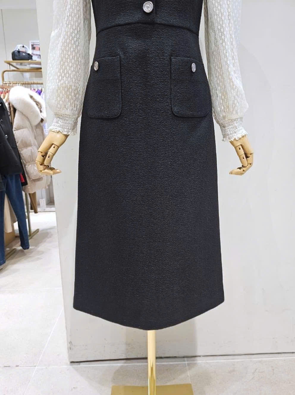 Váy yếm dạ tweed đính cúc, 2 túi hộp, màu đen