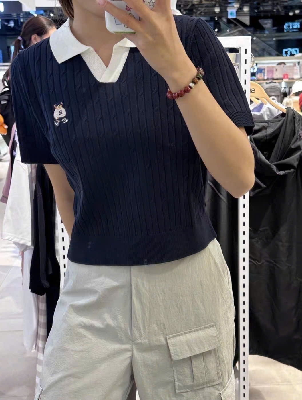 Áo mongtoghi cổ polo, dáng crop, thêu gấu