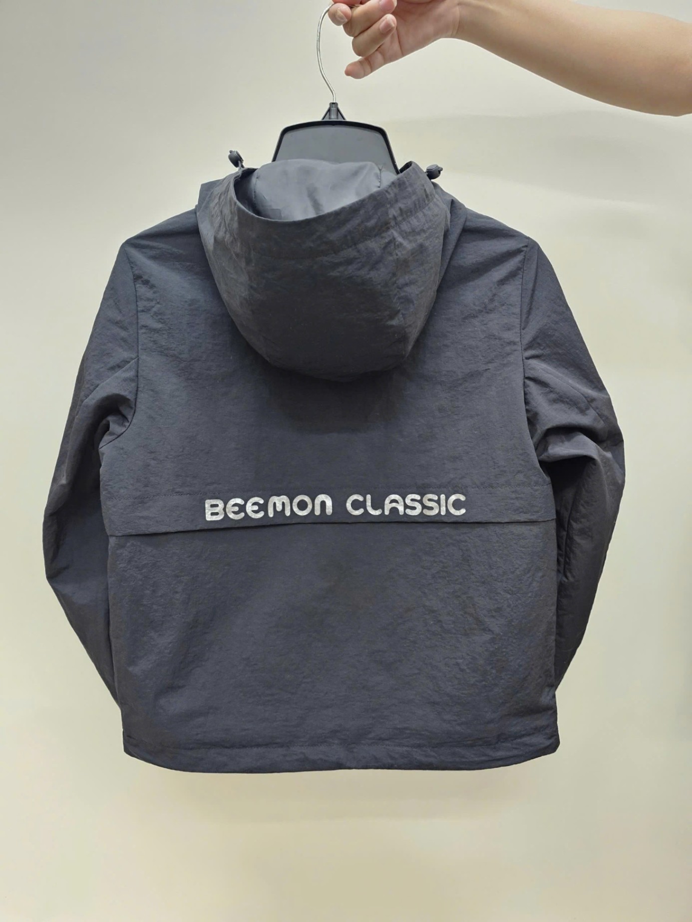 Áo khoác gió 2 lớp có mũ Beemon