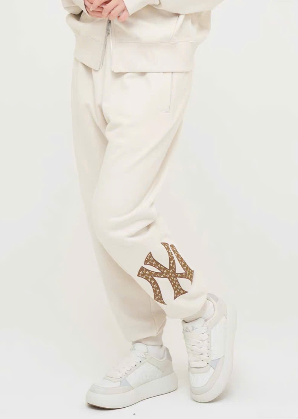 Quần jogger nỉ da cá,cạp chun, chữ gấu quần