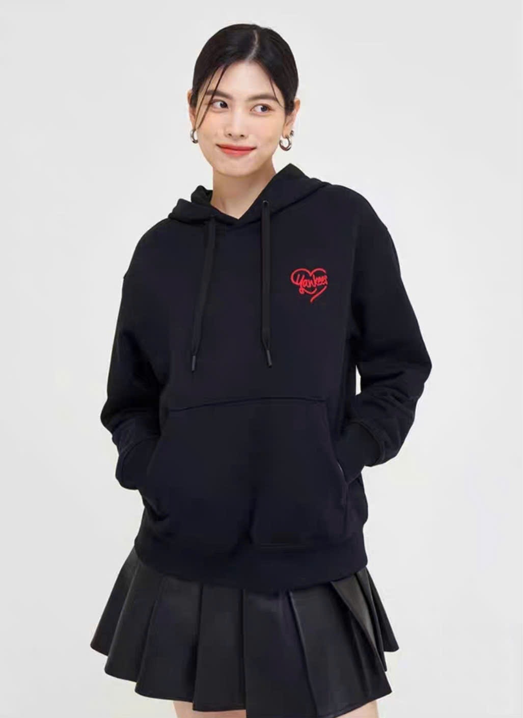 Áo nỉ hoodie, unisex, dài tay, túi vuông , ngực logo trái tim