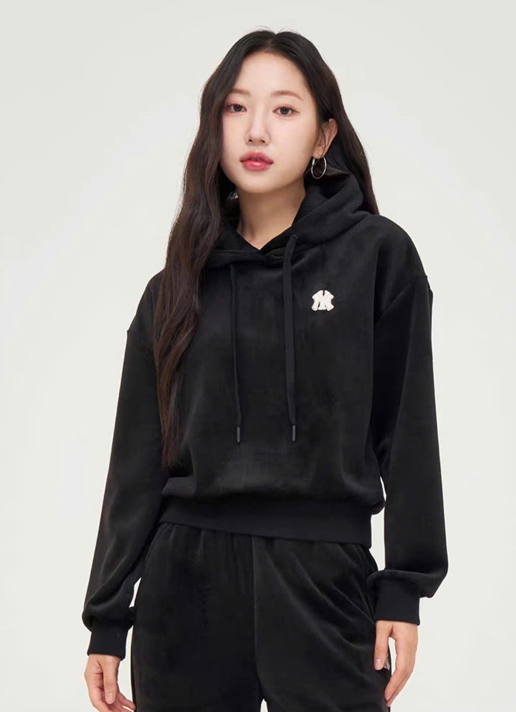 Áo hoodie nhung tuyết, dáng croptop, bo gấu