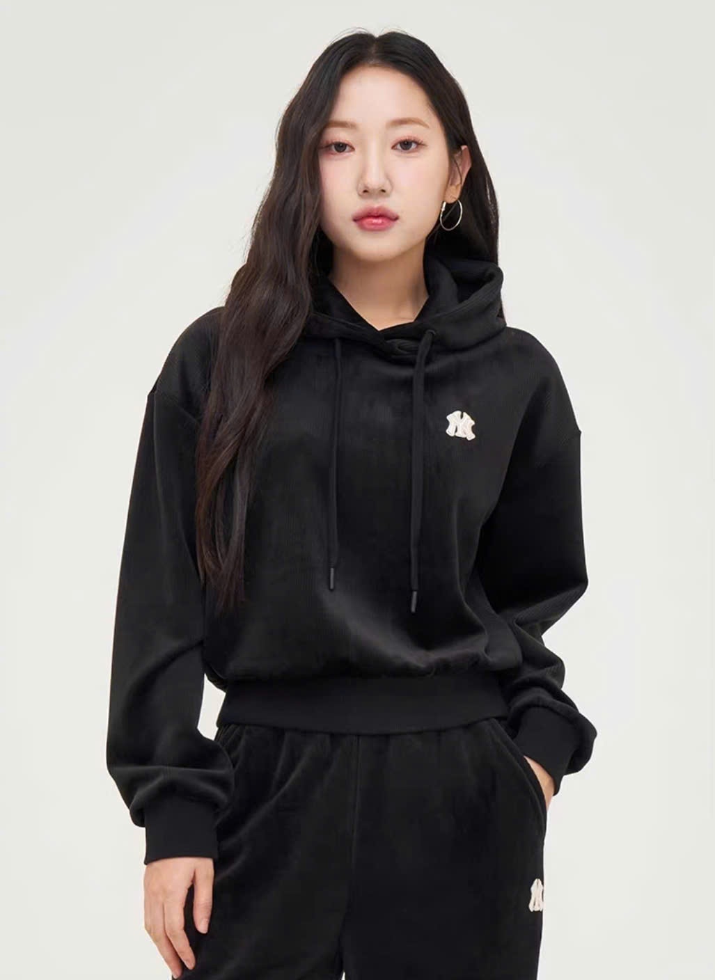 Áo hoodie nhung tuyết, dáng croptop, bo gấu