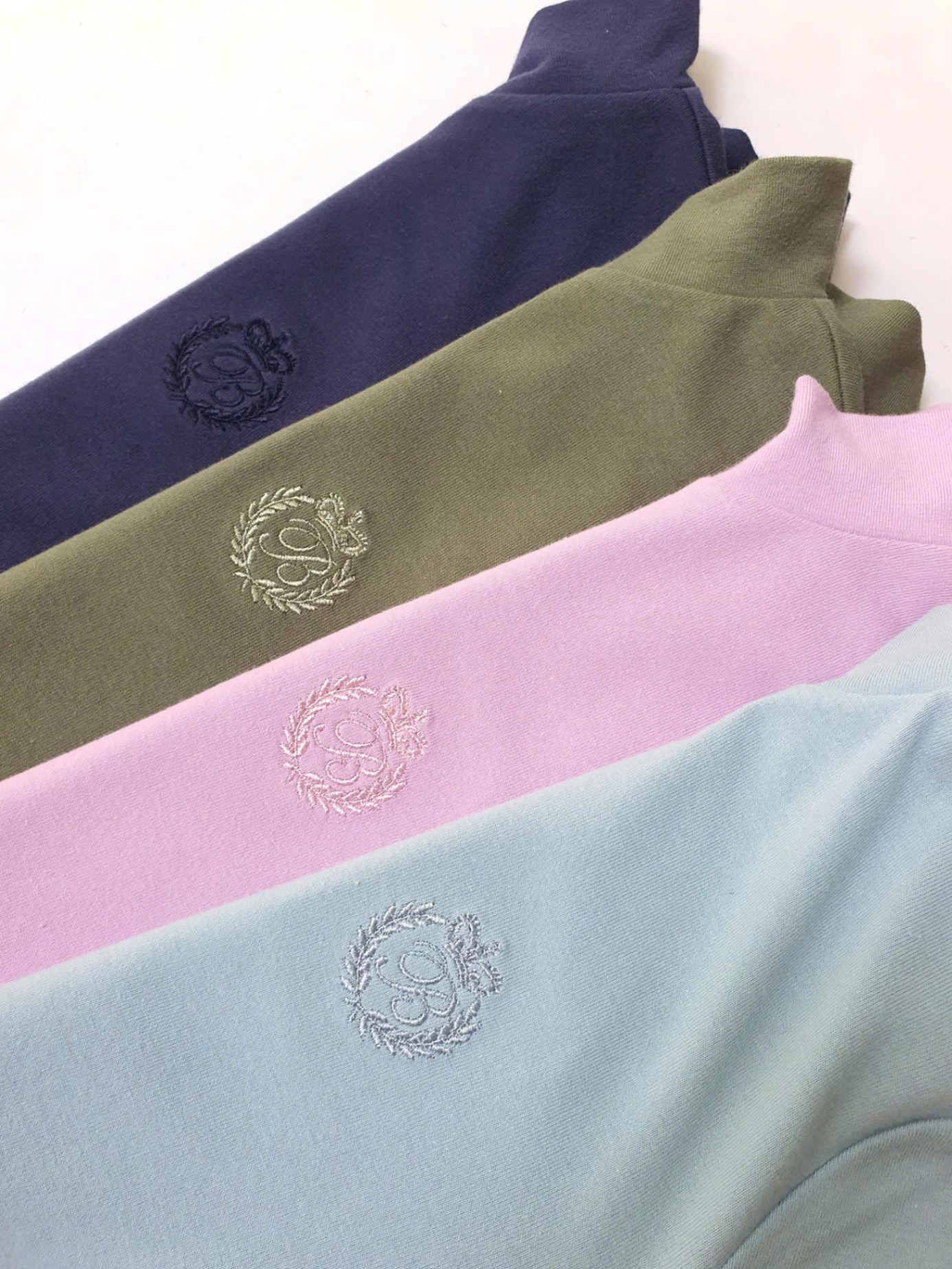 Áo thun cổ 3 phân cotton dày dặn, thêu gấu