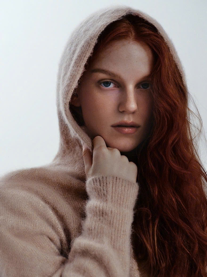 Áo len hoodie lấp lánh, túi vuông trước