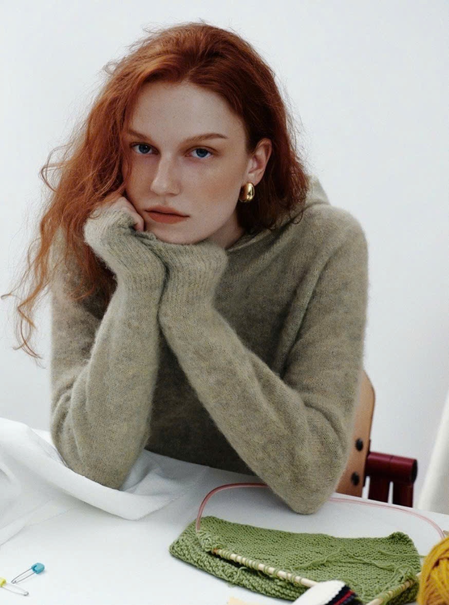 Áo len hoodie lấp lánh, túi vuông trước