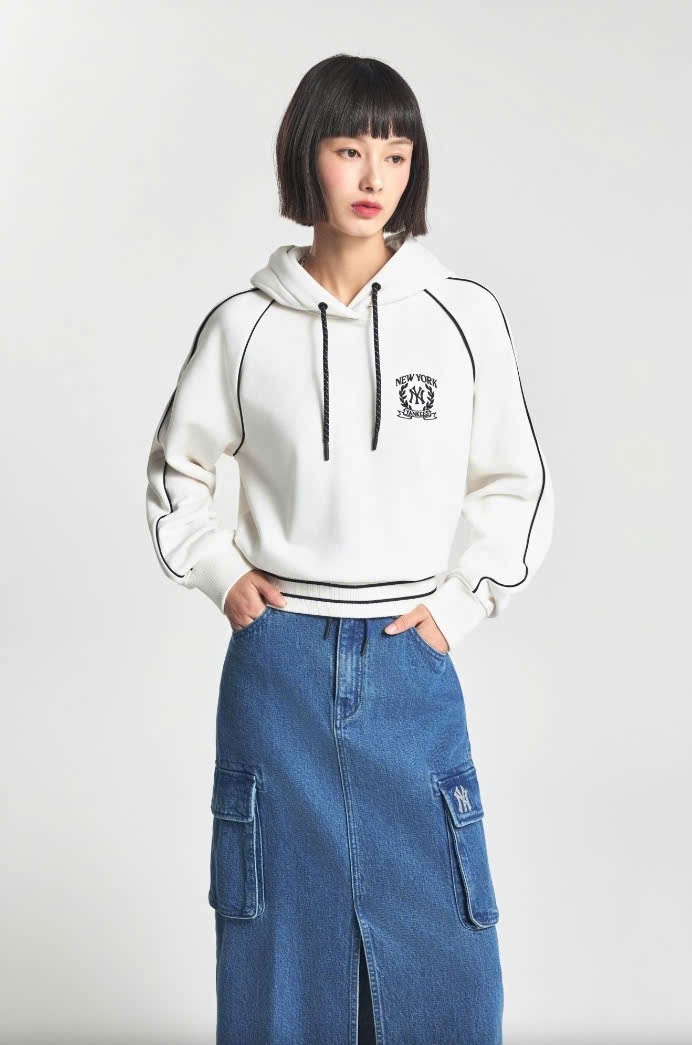 Áo nỉ hoodie dáng crop, phối viền màu, logo nhỏ trước ngực