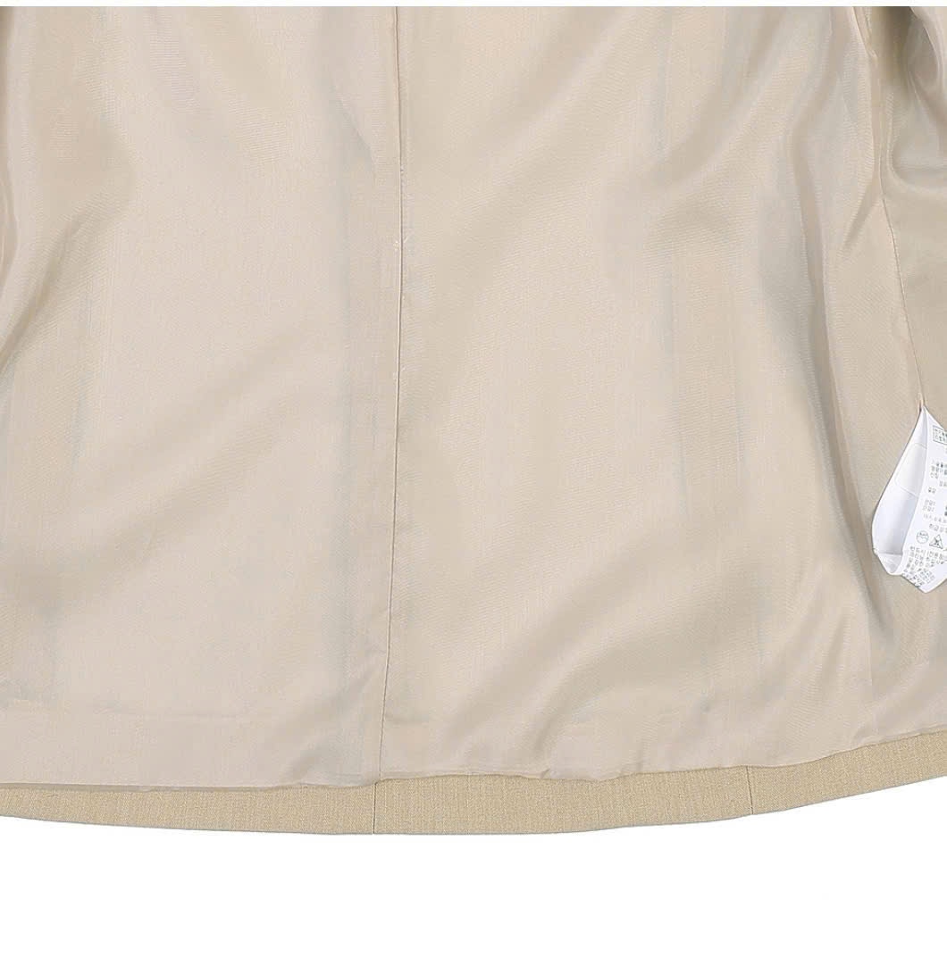 Áo khoác blazer cài 1 cúc, không xẻ